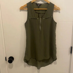 🇺🇸 Streetwear  Society Sleeveless hunter green blouse size small